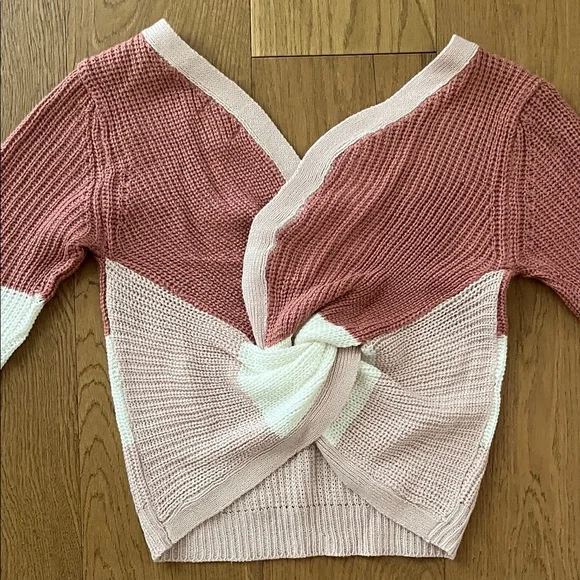 Colorblock Twist Back Cropped V-Neck Sweater - Picture 2 of 2